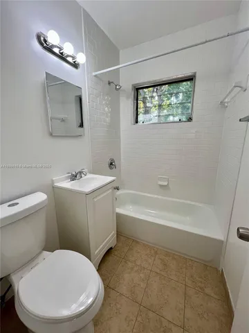 $1,700 | 962 Northwest 6 Street, Unit 2, Miami, FL 33136