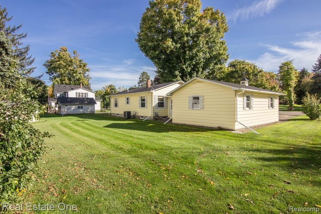 4696 Spring Street Hadley, MI 48440 - Photo 2 of 17