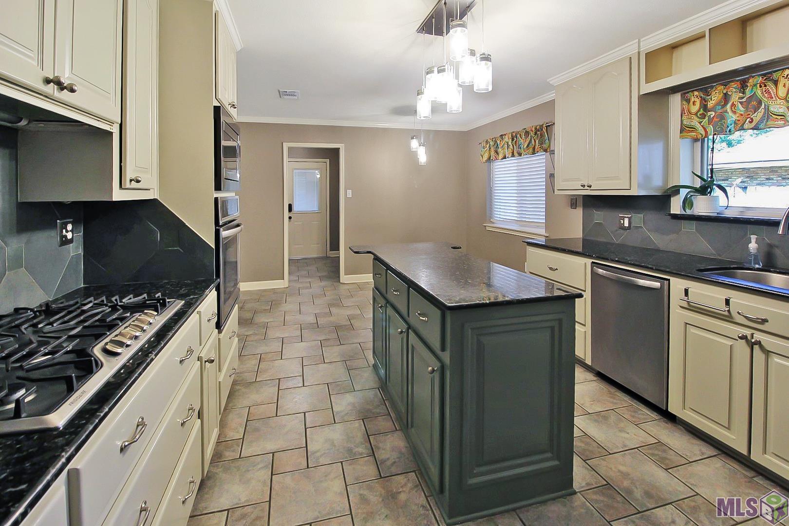 1478 Tara Boulevard Baton Rouge, LA 70806 - Photo 4 of 23