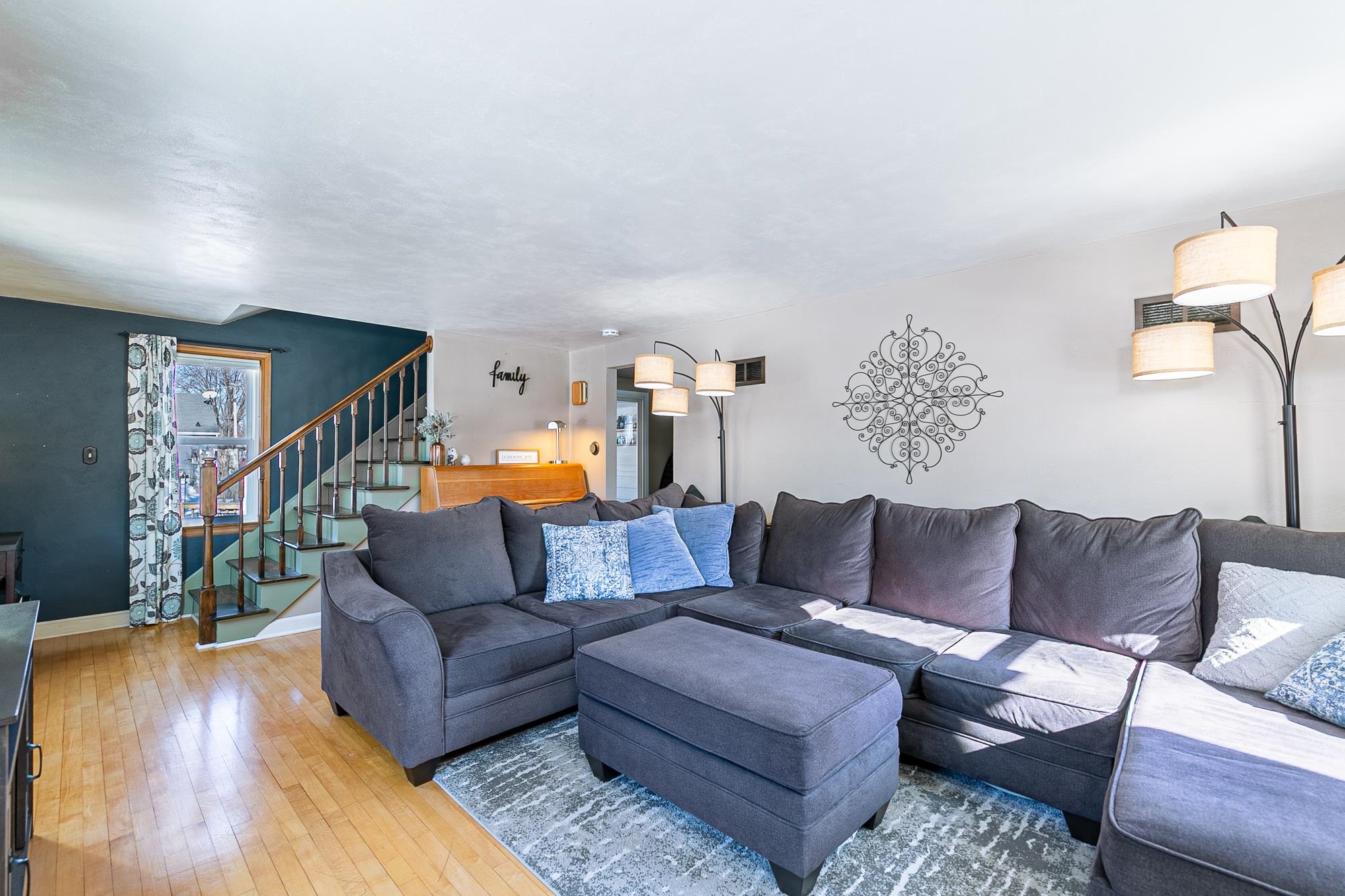 908 8th Street Menasha, WI 54952 - Photo 3 of 49