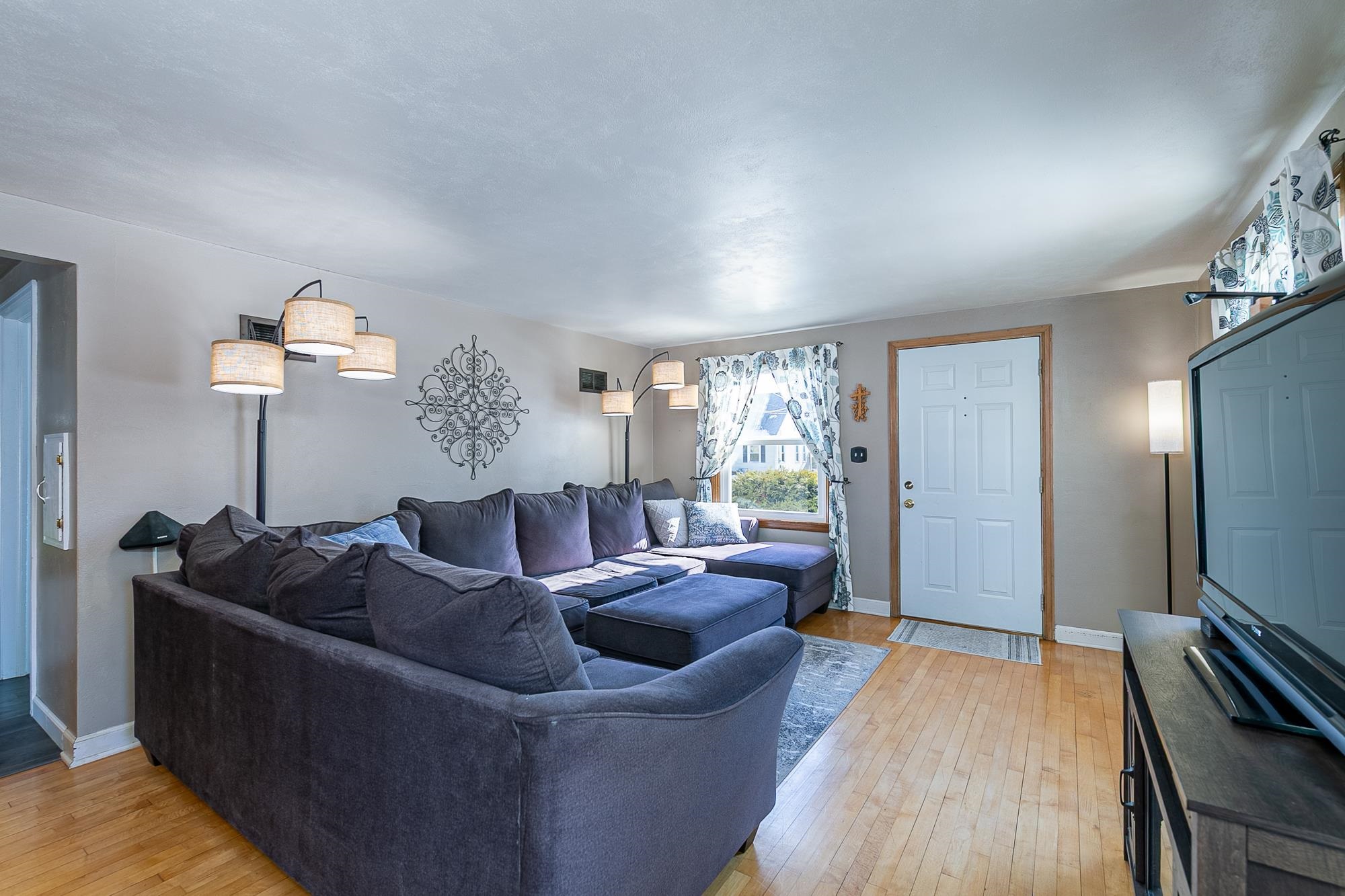 908 8th Street Menasha, WI 54952 - Photo 4 of 49