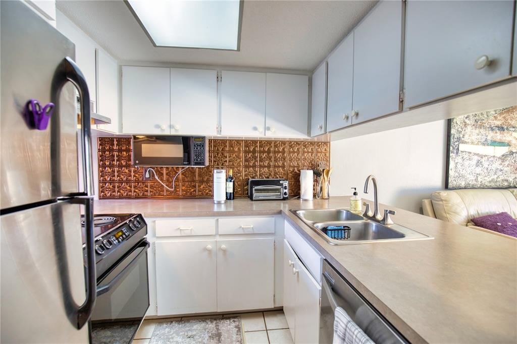 744 Cadiz Road, Unit 2 Venice, FL 34285 - Photo 6 of 26 a kitchen with a sink cabinets and appliances