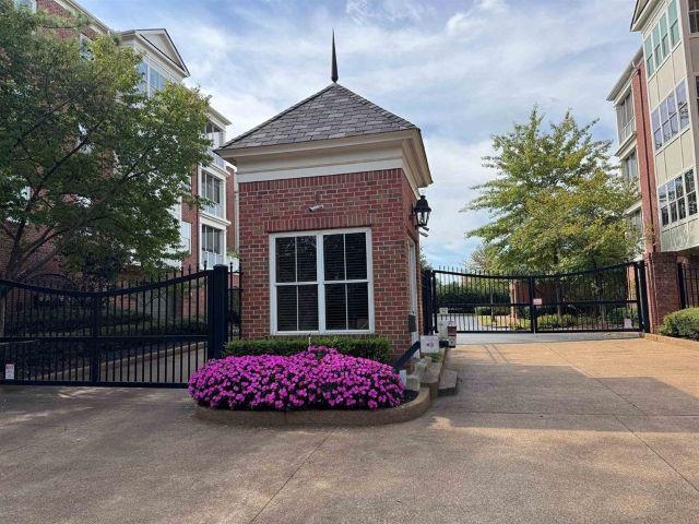 591 Lexington Road, Unit 201 Memphis, TN 38117 - Photo 11 of 11 a front view of a house with a garden
