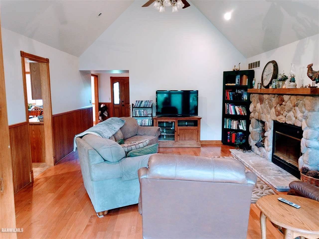 13785 West Point Road Mount Carroll, IL 61053 - Photo 6 of 35 Gallery Image 6