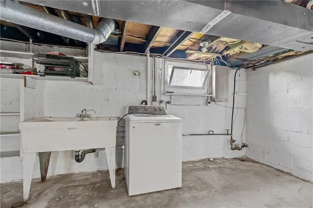 a view of a storage & utility room