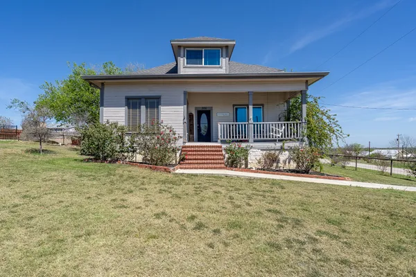 $375,000 | 300 Herrin Street, Coupland, TX 78615