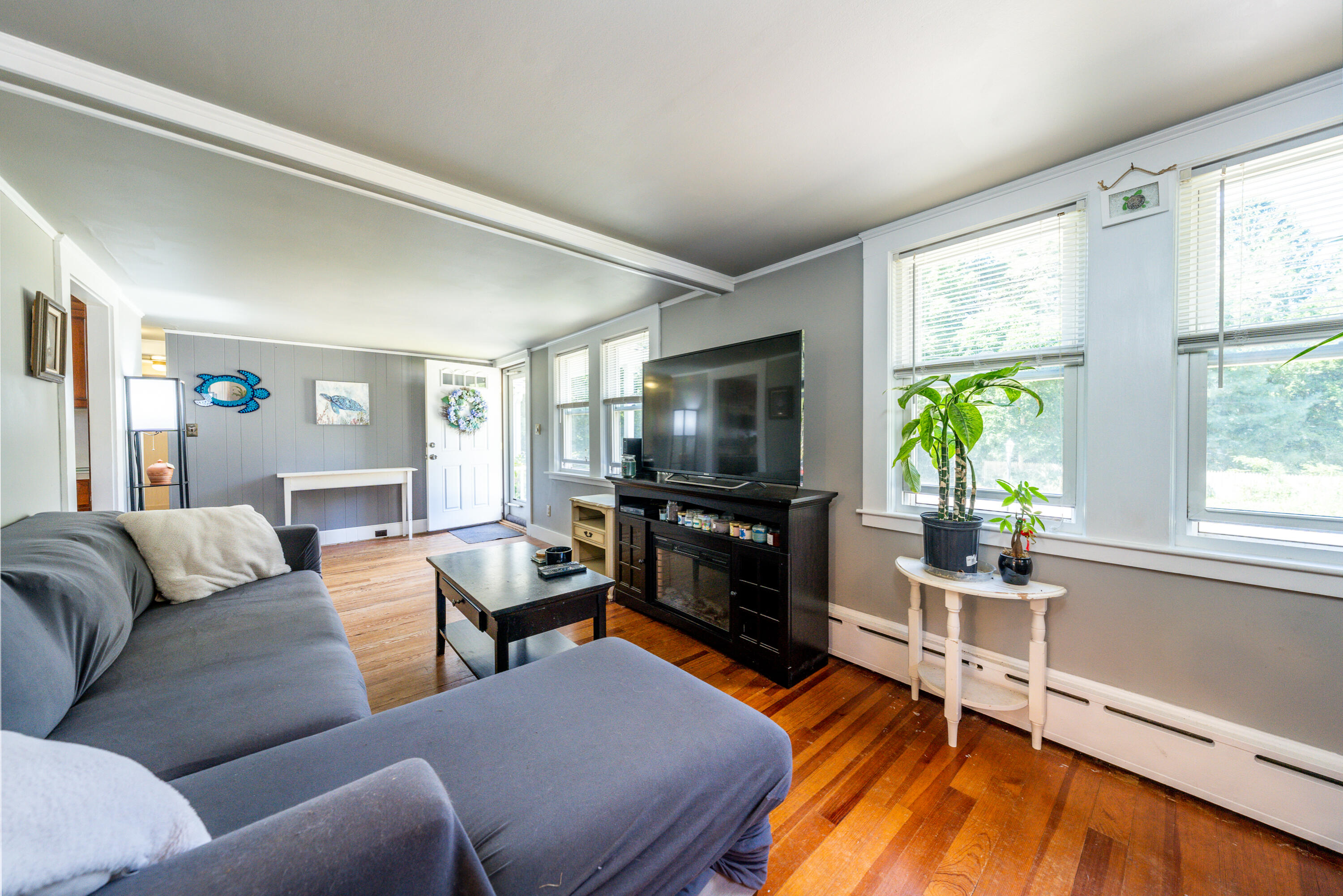 160 Dunns Pond Road Barnstable, MA 02601 - Photo 10 of 23 livroom2