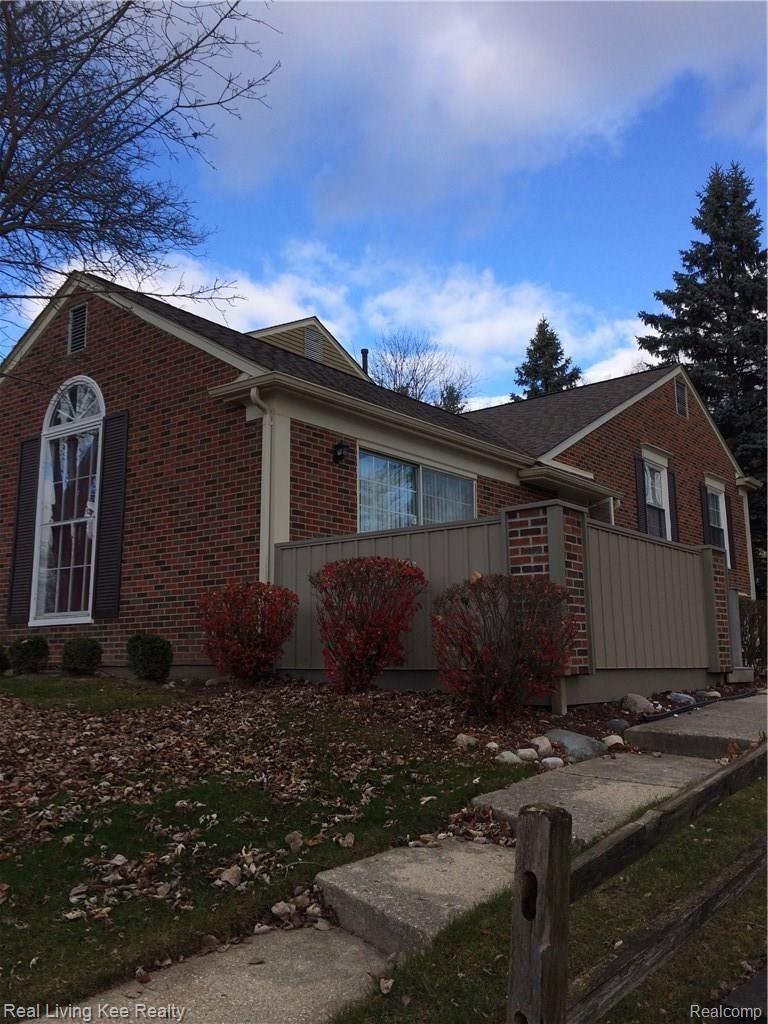 1524 Hidden Valley Lane Rochester, MI 48306 - Photo 2 of 27 IMG_0167.JPG