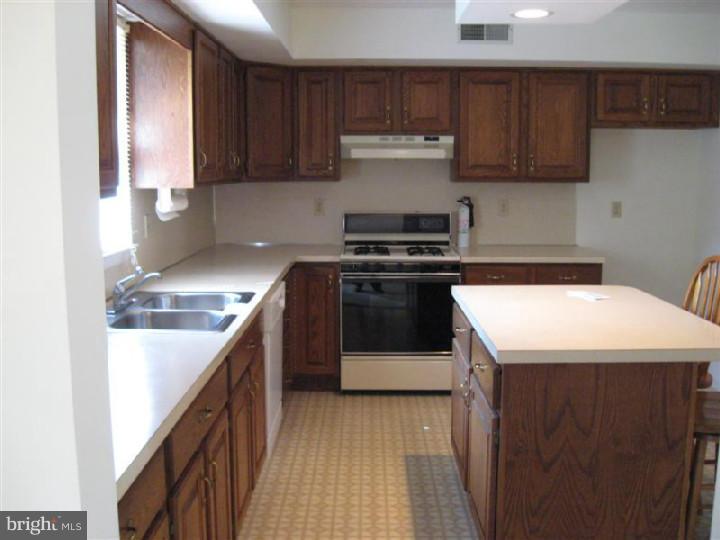 602 Wilshire Boulevard Sinking Spring, PA 19608 - Photo 9 of 13 Gallery Image 9