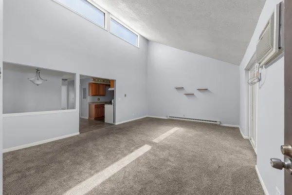 $1,650 | 535 West Lies Road, Unit 6, Carol Stream, IL 60188