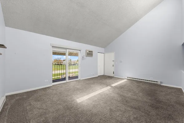 $1,650 | 535 West Lies Road, Unit 6, Carol Stream, IL 60188