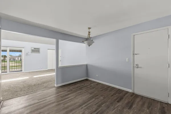 $1,650 | 535 West Lies Road, Unit 6, Carol Stream, IL 60188