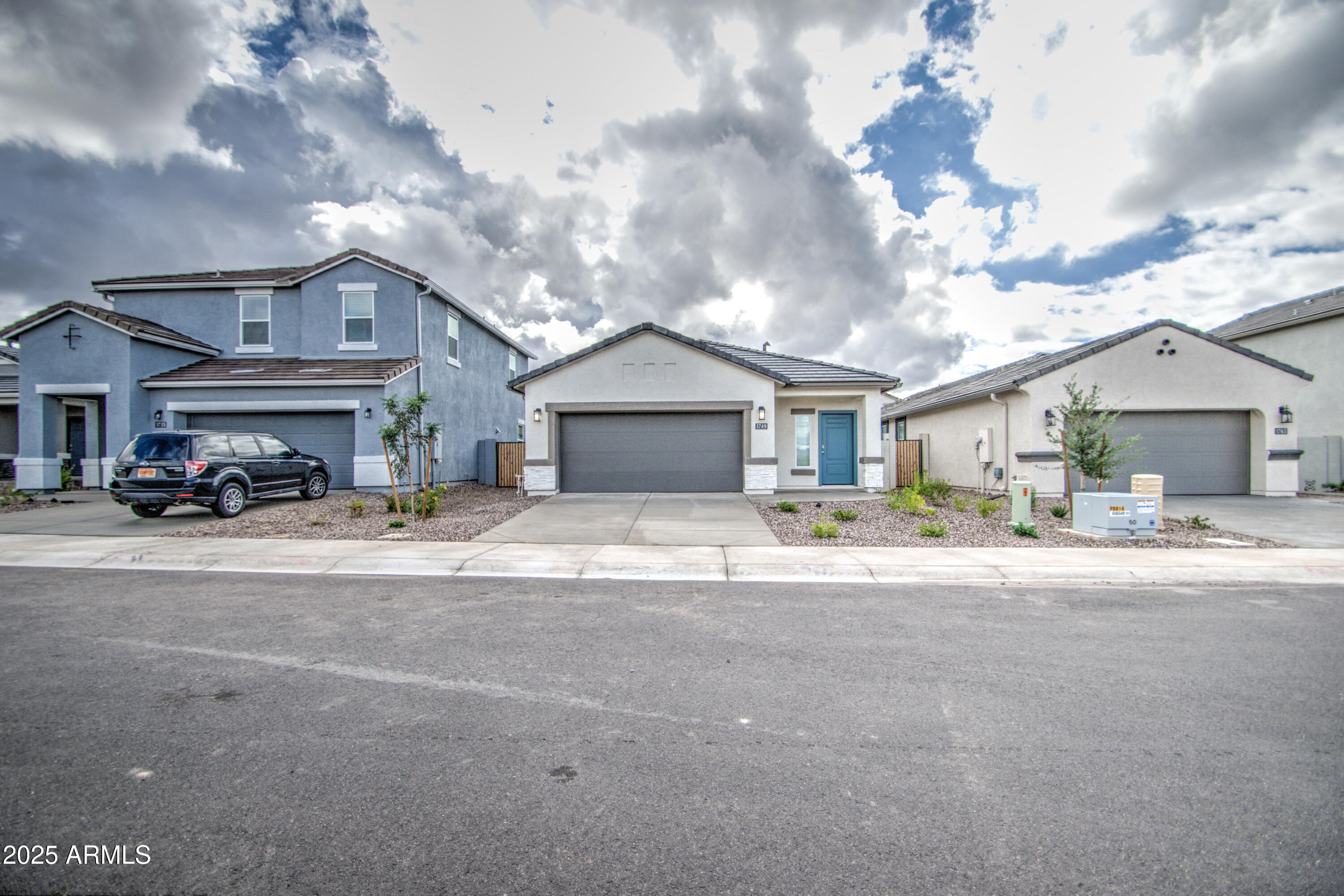 1749 West Stealth Avenue Apache Junction, AZ 85120 - Photo 2 of 48 a house view with a outdoor space