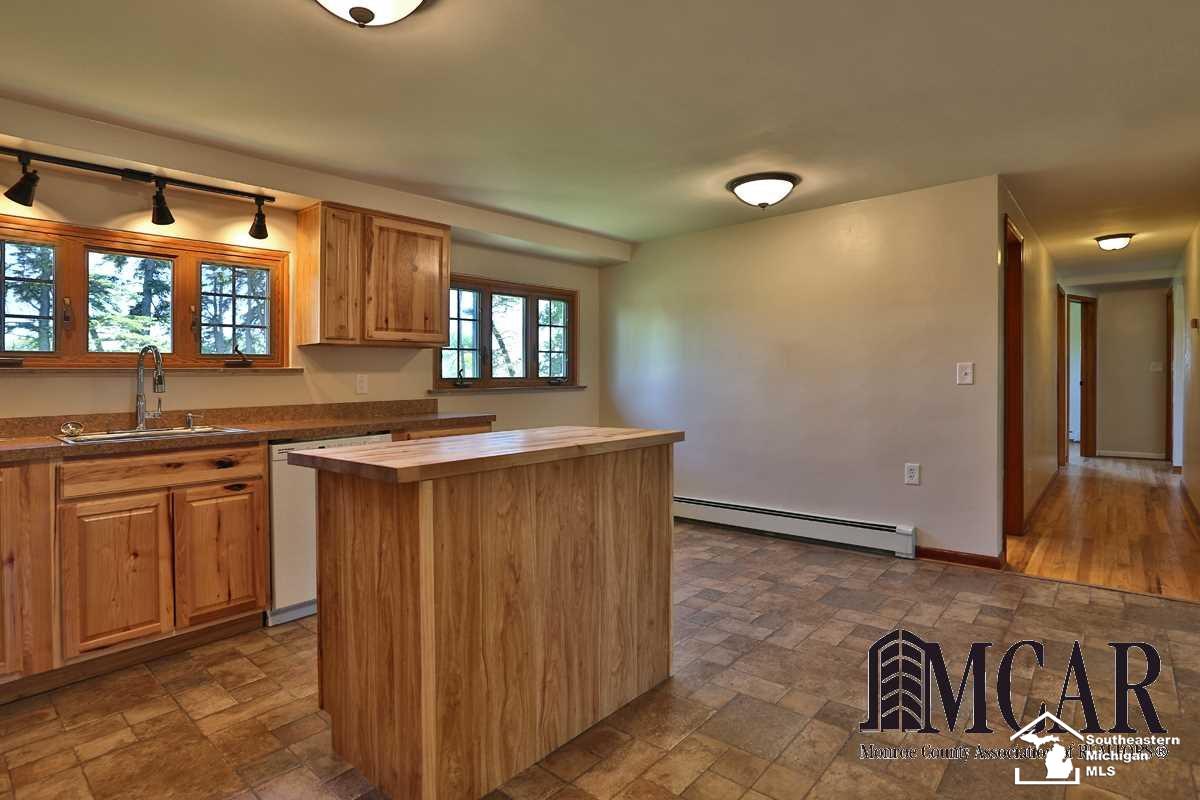 13240 Carleton West Road Carleton, MI 48117 - Photo 9 of 19 21459457-8.JPG