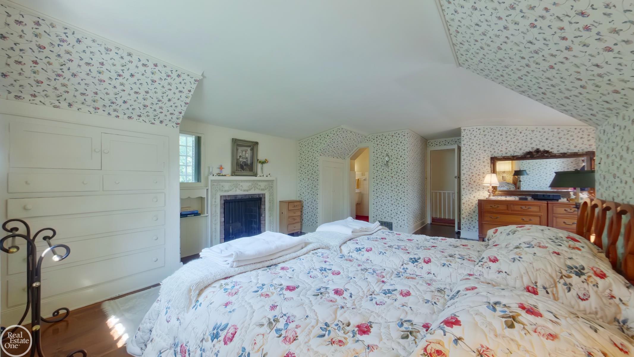 61 Merriweather Road Grosse Pointe, MI 48236 - Photo 26 of 54 50117216-28.JPG