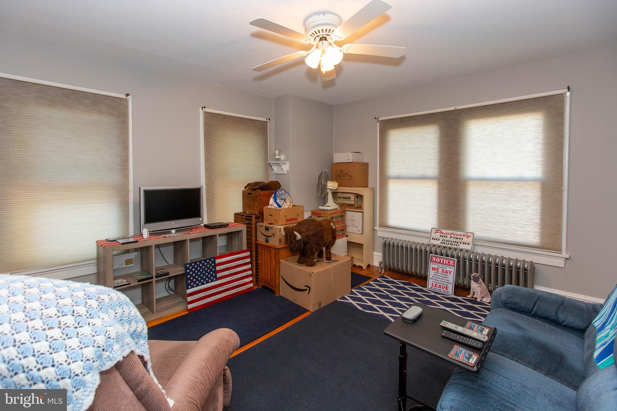 622 Main Street Bally, PA 19503 - Photo 22 of 42 2nd Fl Living room