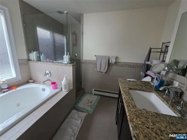 $6,000 | 527 Roff Avenue, Unit B, Palisades Park, NJ 07650