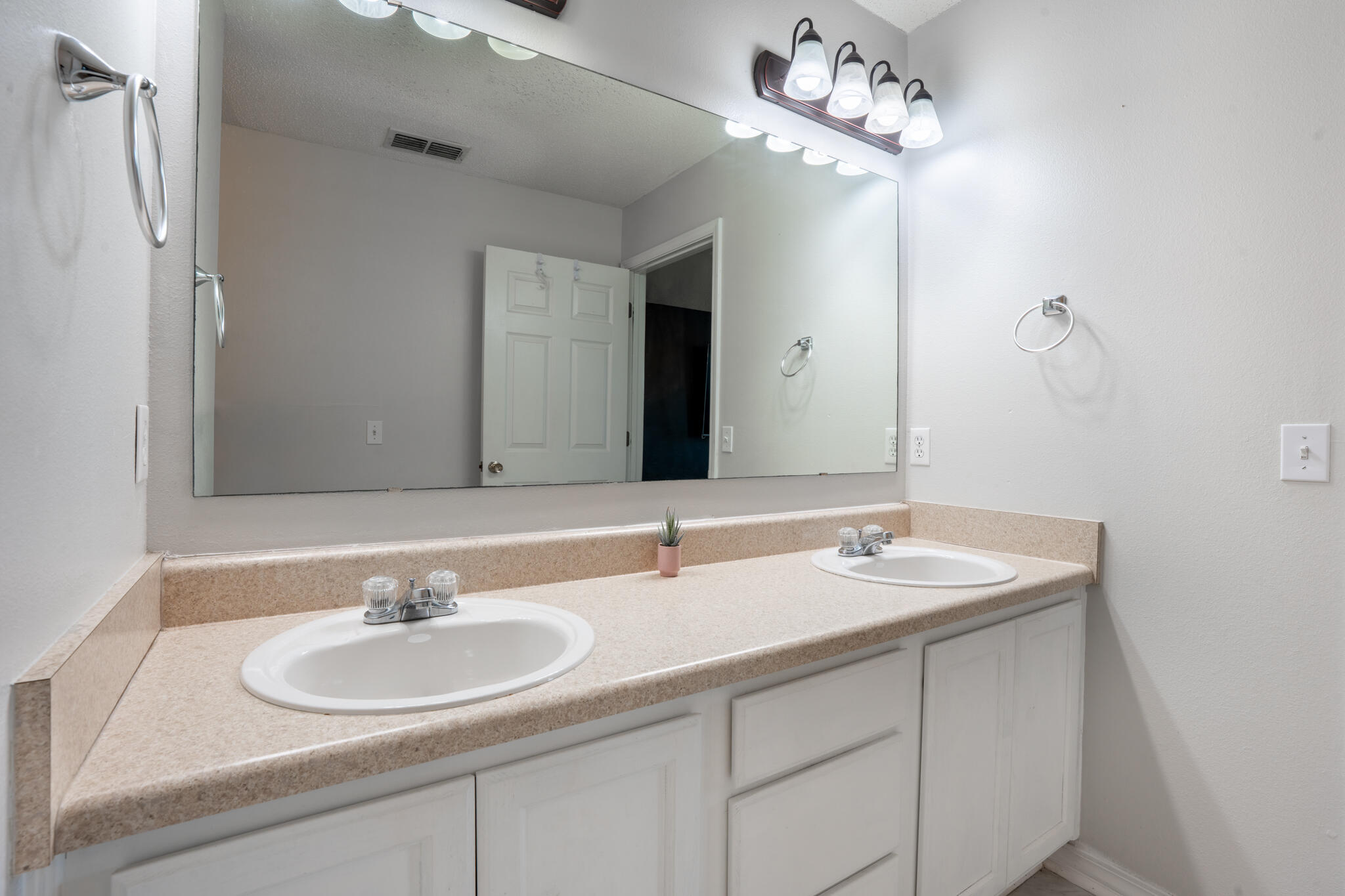 104 Sandstone Trail Crestview, FL 32539 - Photo 24 of 41 a bathroom with a sink and a mirror