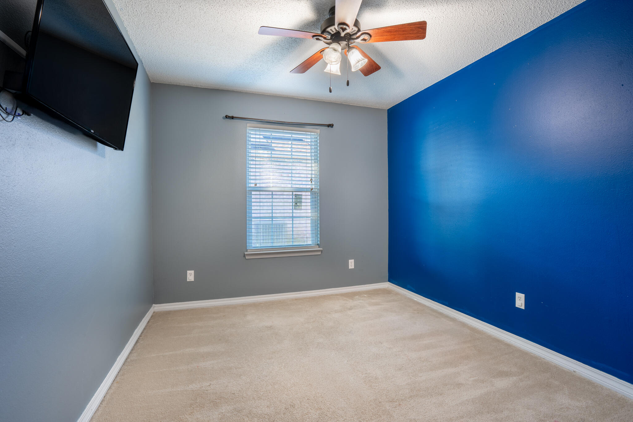 104 Sandstone Trail Crestview, FL 32539 - Photo 29 of 41 an empty room with windows and fan