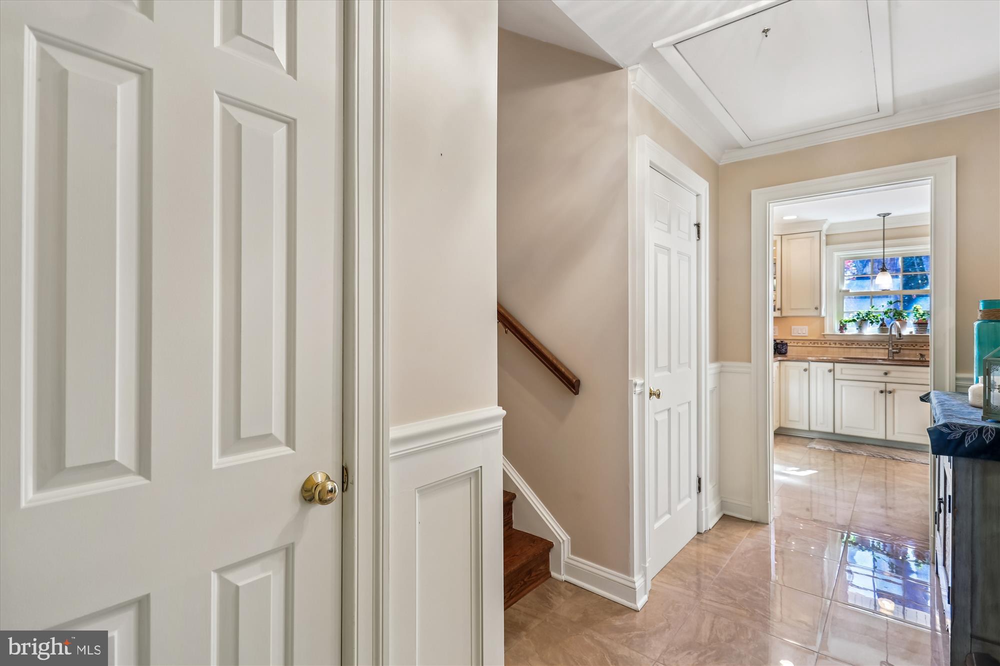 19321 Olney Mill Road Olney, MD 20832 - Photo 19 of 91 a view of a hallway with a livingroom and entryway