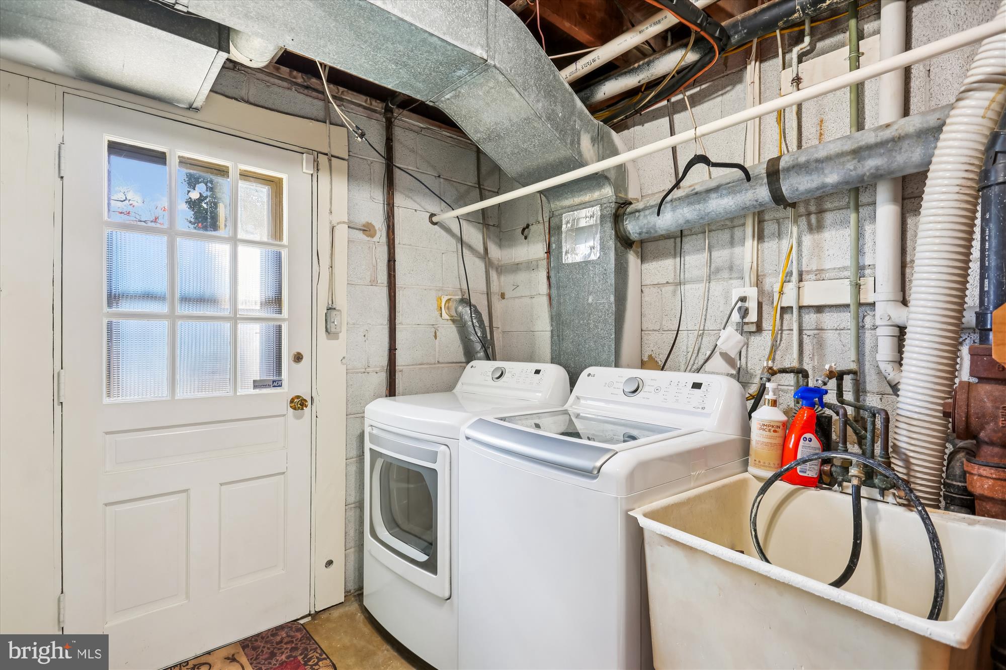 19321 Olney Mill Road Olney, MD 20832 - Photo 34 of 91 a utility room with dryer and washer