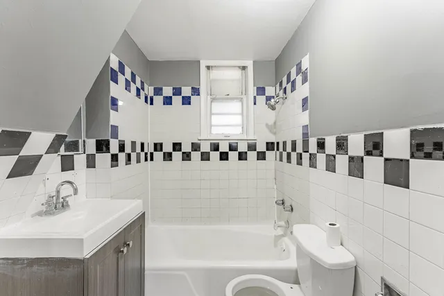 $190,000 | 4722 South Ada Street, Chicago, IL 60609