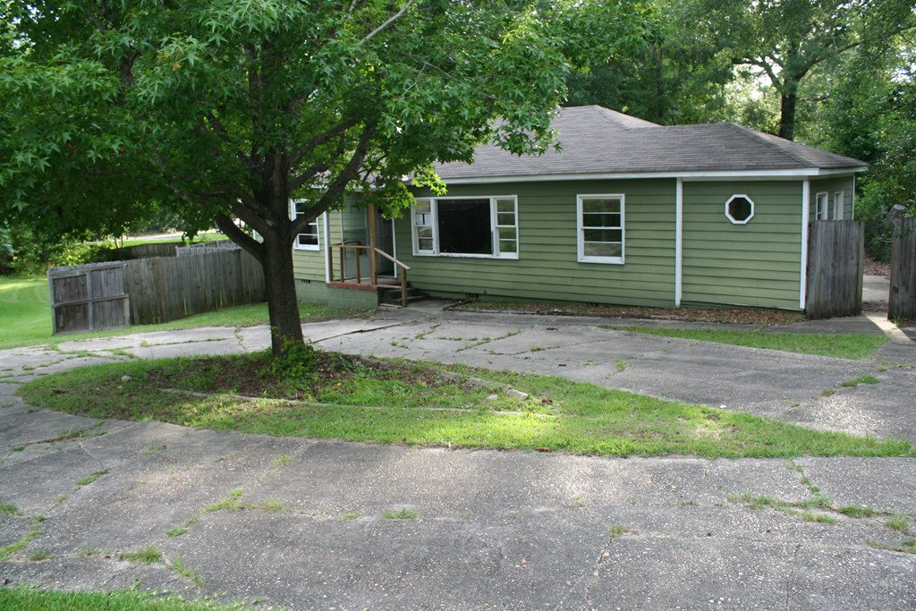 2511 Reese Road Columbus, GA 31907 - Photo 2 of 31 a front view of a house with garden