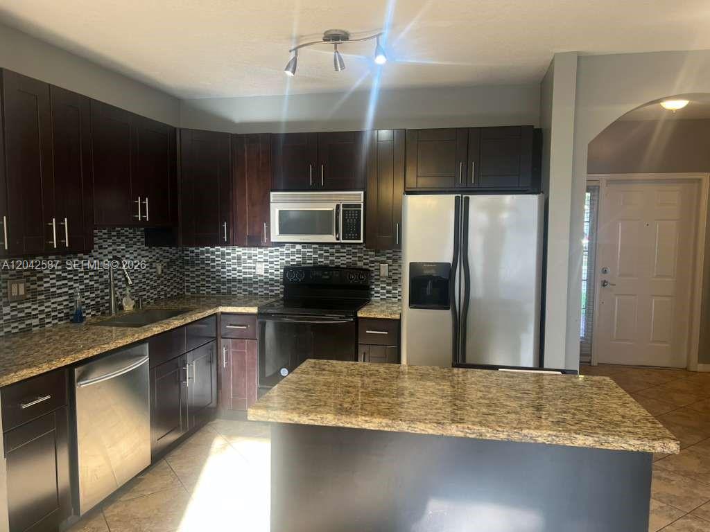 2825 Southwest 127th Way Miramar, FL 33027 - Photo 3 of 18