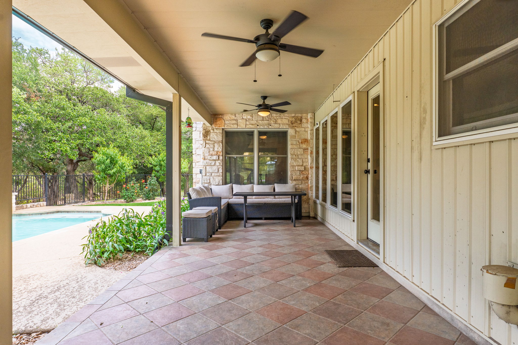 320 Greenridge Road Georgetown, TX 78628 - Photo 27 of 38 a porch with a table and chairs