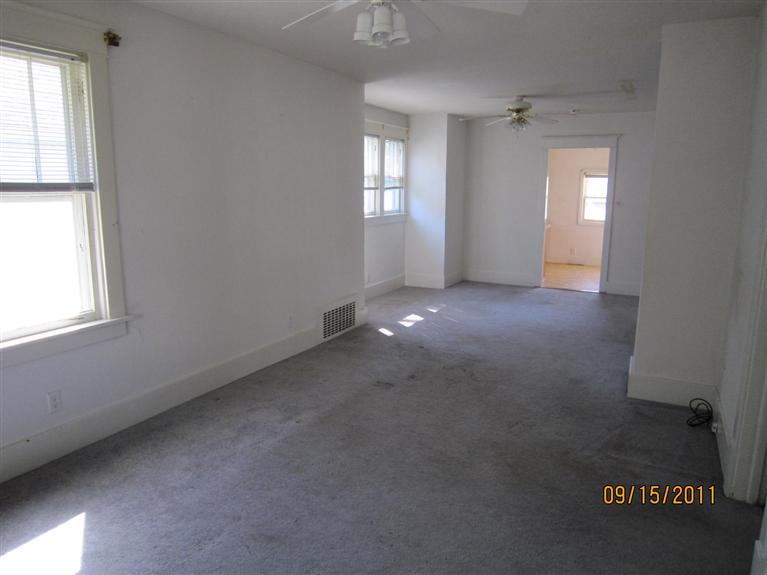 3306 Cleveland Street Clinton, IA 52732 - Photo 2 of 6 Gallery Image 2