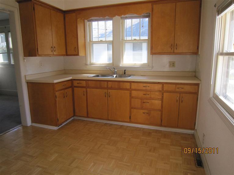 3306 Cleveland Street Clinton, IA 52732 - Photo 3 of 6 Gallery Image 3