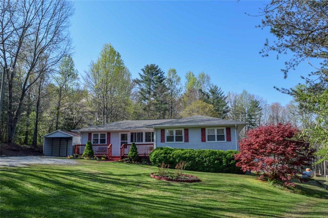 130 Apple Orchard Road Mountain Rest, SC 29664 - Photo 1 of 32 Mountain Hideaway!