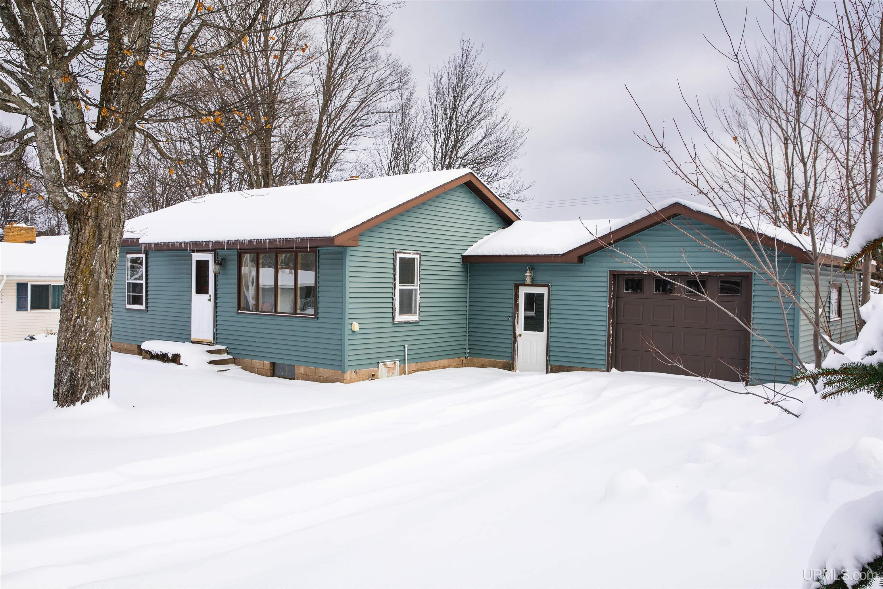130 Seilo Avenue Ishpeming, MI 49849 - Photo 2 of 24 Gallery Image 2