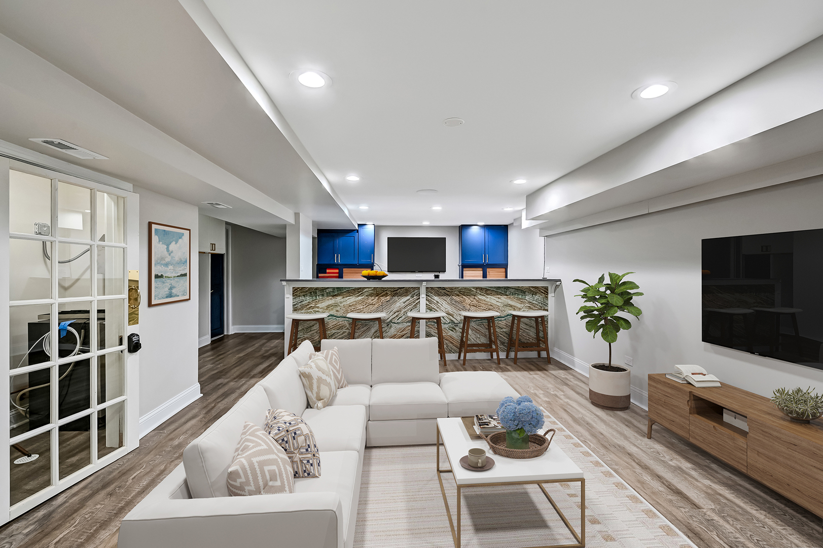 3220 Meyers Road Oak Brook, IL 60523 - Photo 23 of 43 a living room with furniture and a flat screen tv