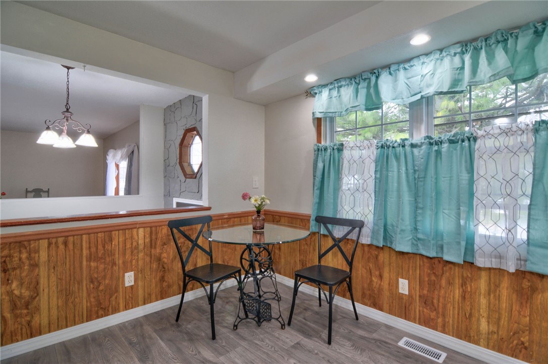 3245 East Robin Drive Decatur, IL 62526 - Photo 7 of 24 Kitchen