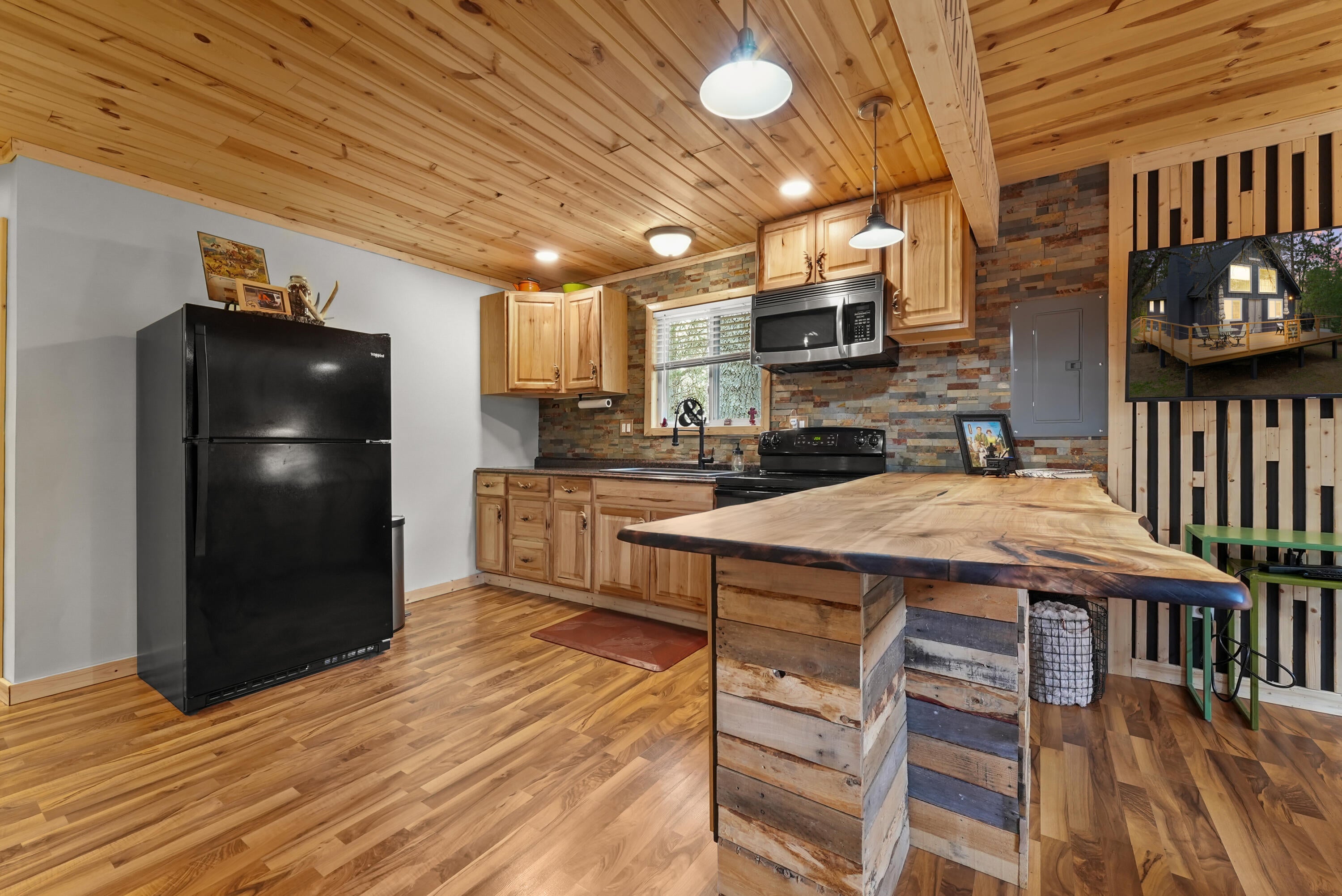 7028 Merrio Road Grayling, MI 49738 - Photo 5 of 38 Gallery Image 5