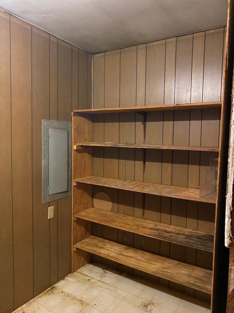 8693 Eureka Road Northwest Charleston, TN 37310 - Photo 16 of 35 a view of walk in closet