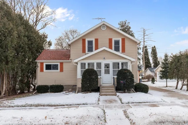 $209,900 | 108 East Millard Street, New London, WI 54961