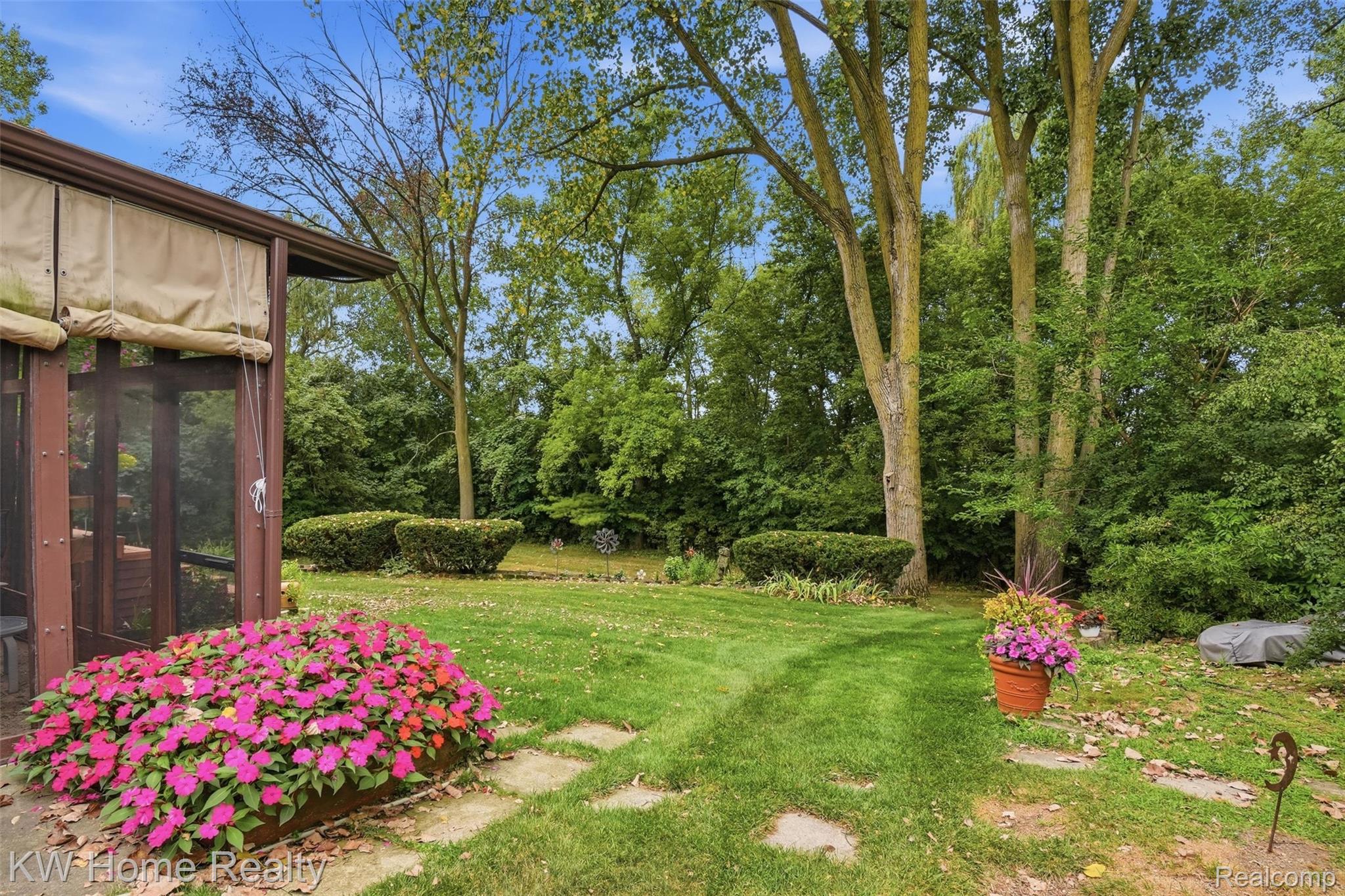 21435 Gill Road Farmington, MI 48335 - Photo 65 of 86 65-DSC01540.jpg