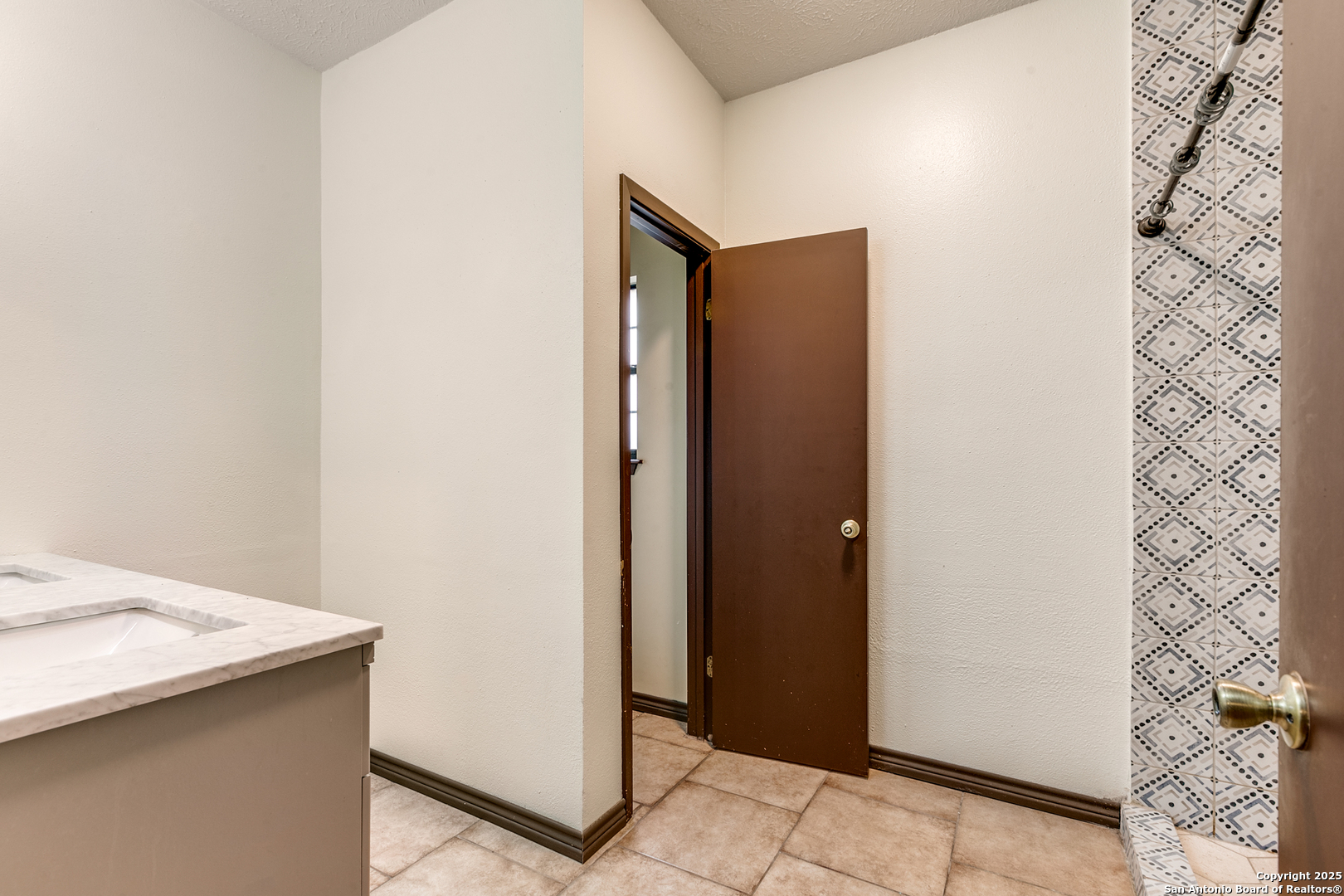 1505 30th Street Hondo, TX 78861 - Photo 25 of 35 a view of an entryway