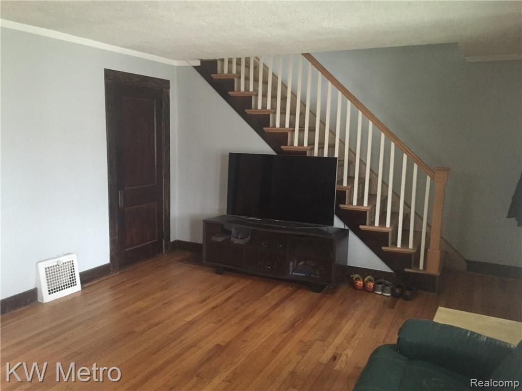 699 Columbia Road Berkley, MI 48072 - Photo 3 of 22