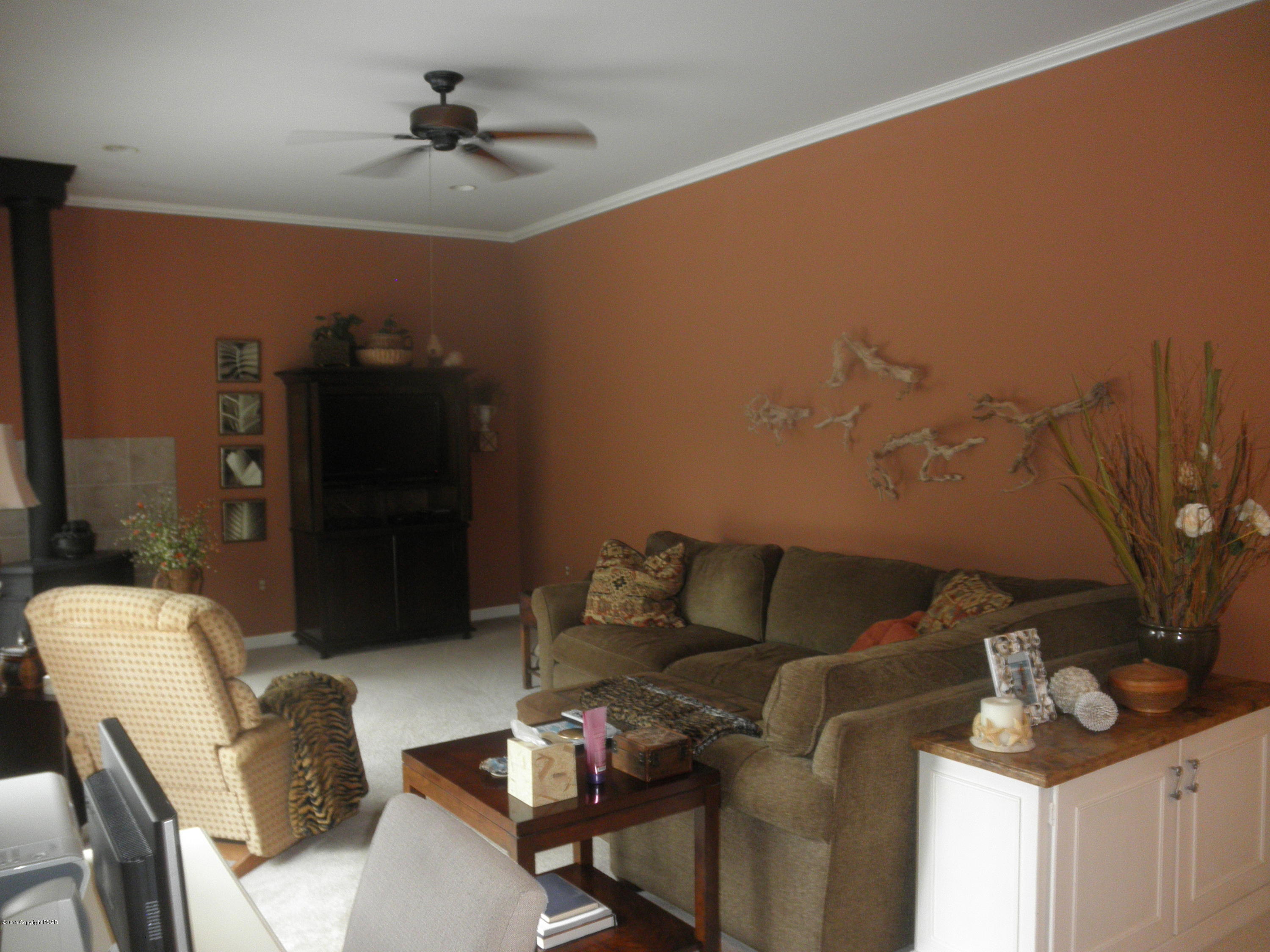 1222 Spring Run Road Saylorsburg, PA 18353 - Photo 17 of 55 Family Room