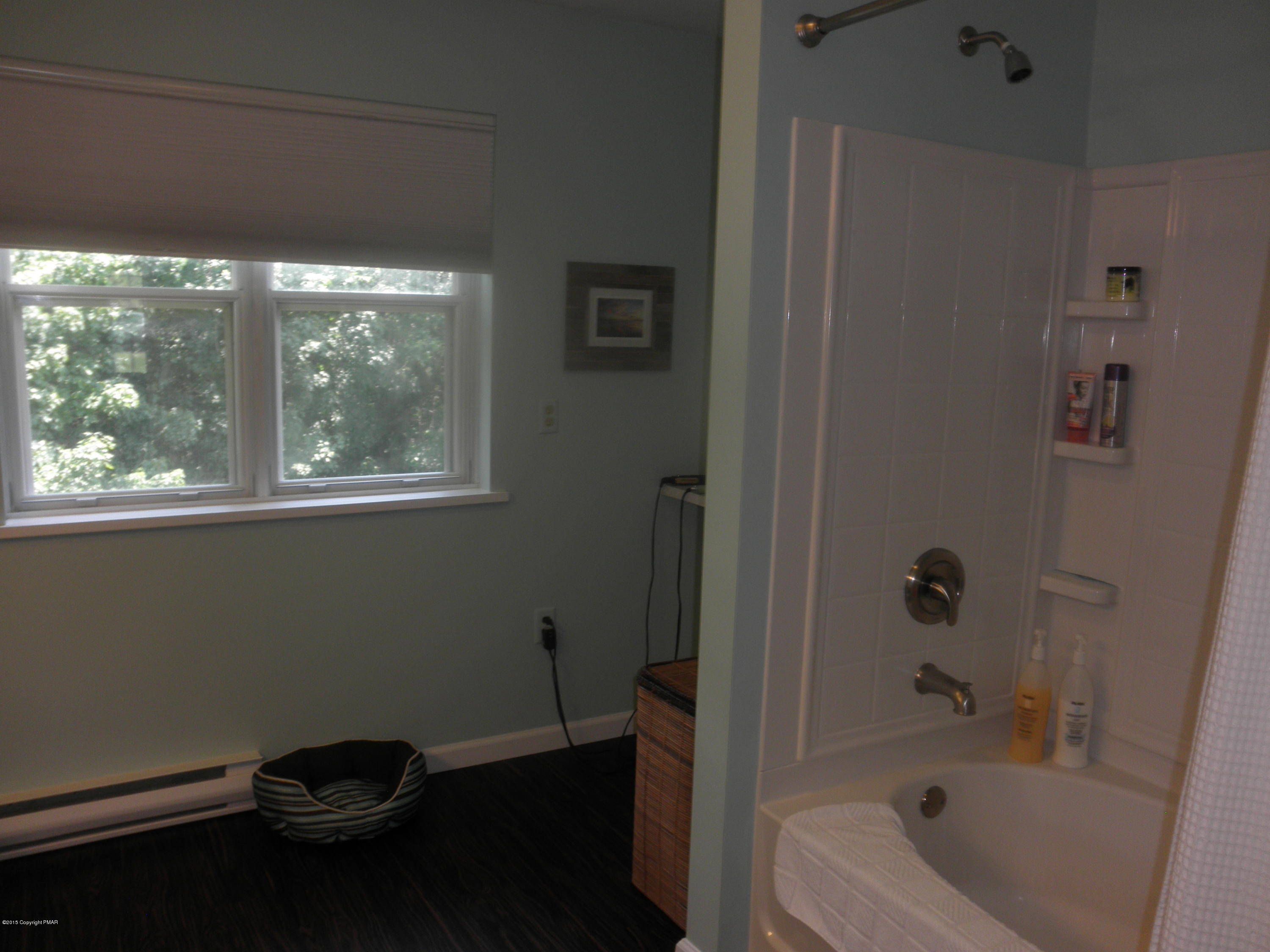 1222 Spring Run Road Saylorsburg, PA 18353 - Photo 35 of 55 Soaker Tu