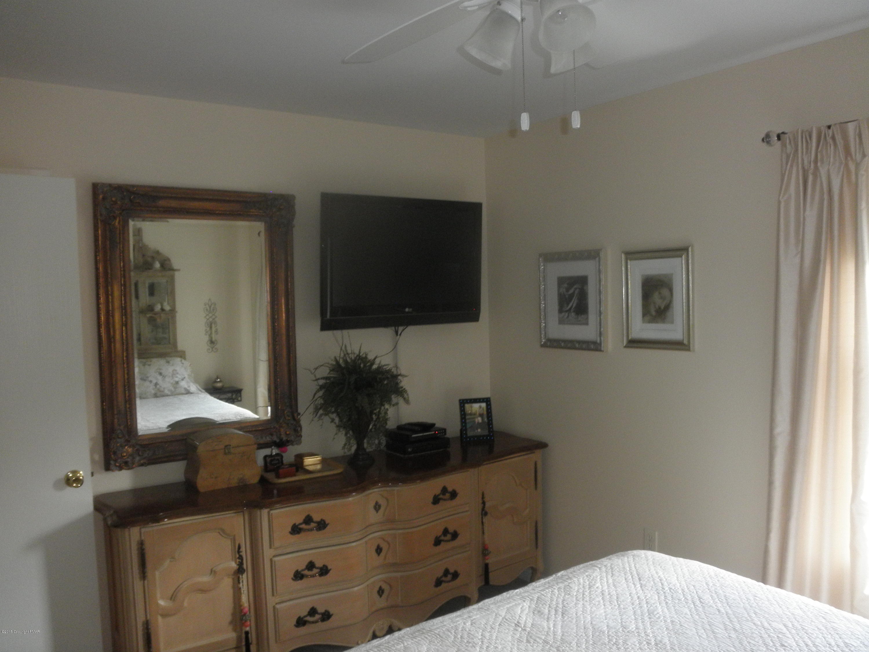 1222 Spring Run Road Saylorsburg, PA 18353 - Photo 39 of 55 Bedroom 2