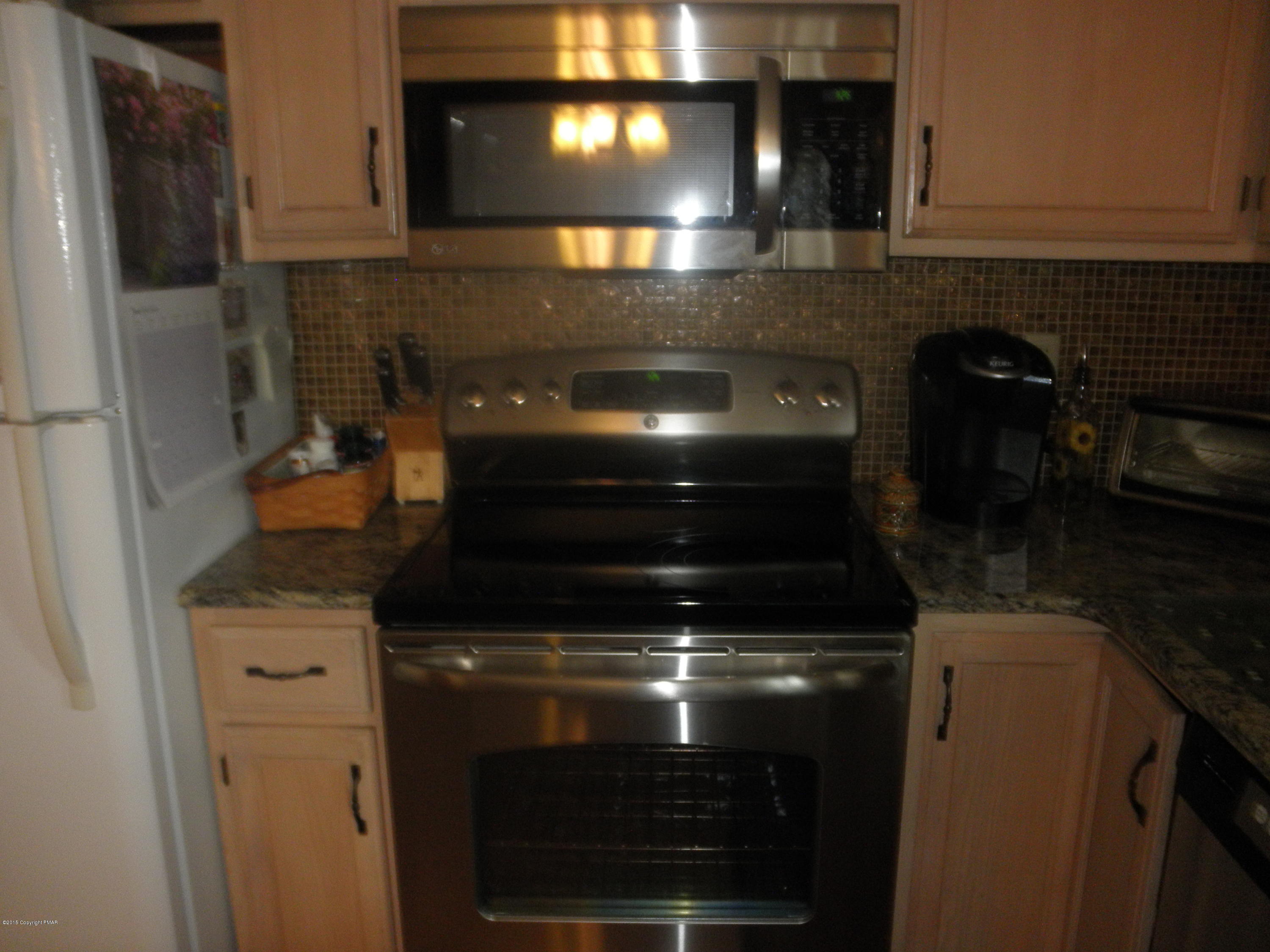 1222 Spring Run Road Saylorsburg, PA 18353 - Photo 8 of 55 Oven/Microwave