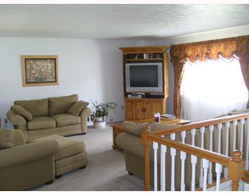36 Erie Mine Road Burgettstown, PA 15021 - Photo 2 of 18 Living Room.