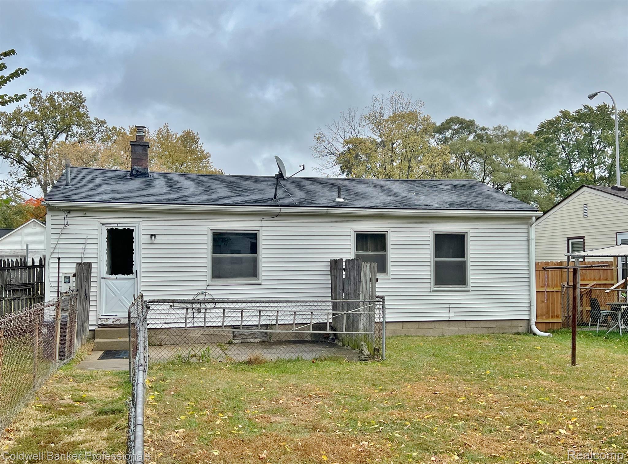 19333 Inkster Road Livonia, MI 48152 - Photo 3 of 19 Gallery Image 3