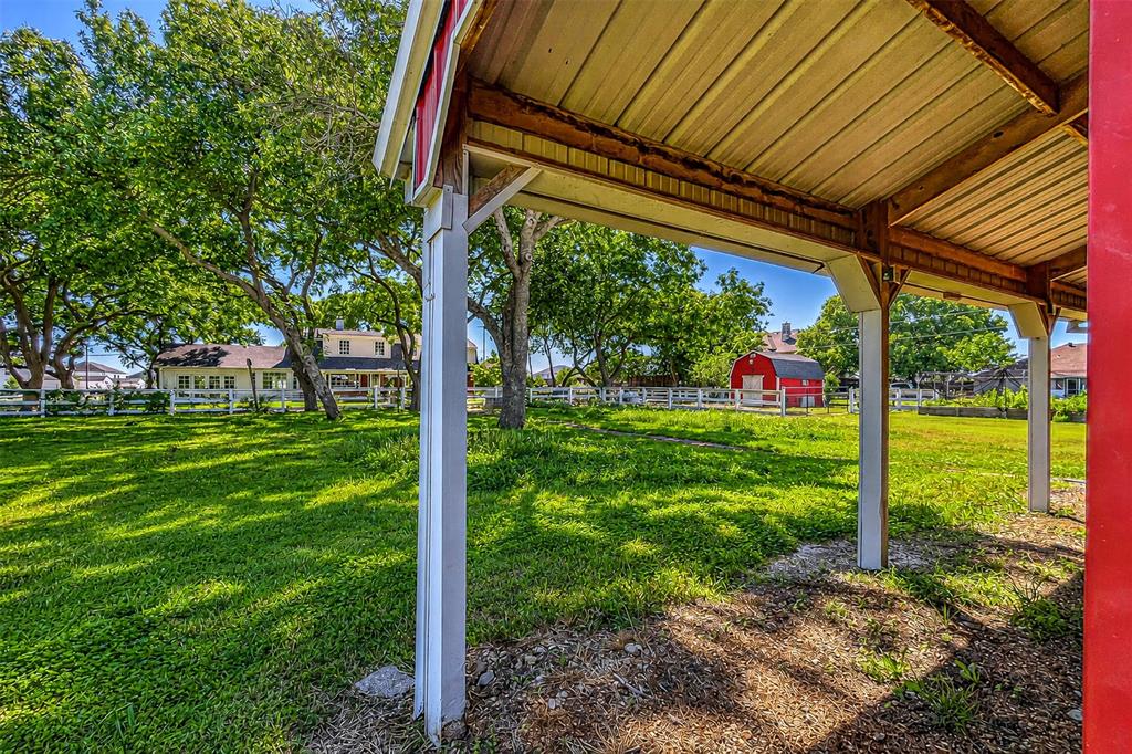 9310 Merritt Road Rowlett, TX 75089 - Photo 31 of 40 a view of a backyard with garden