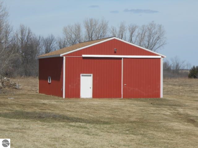 5549 East Pleasant Valley Road Shepherd, MI 48883 - Photo 21 of 22 1784287-20.JPG