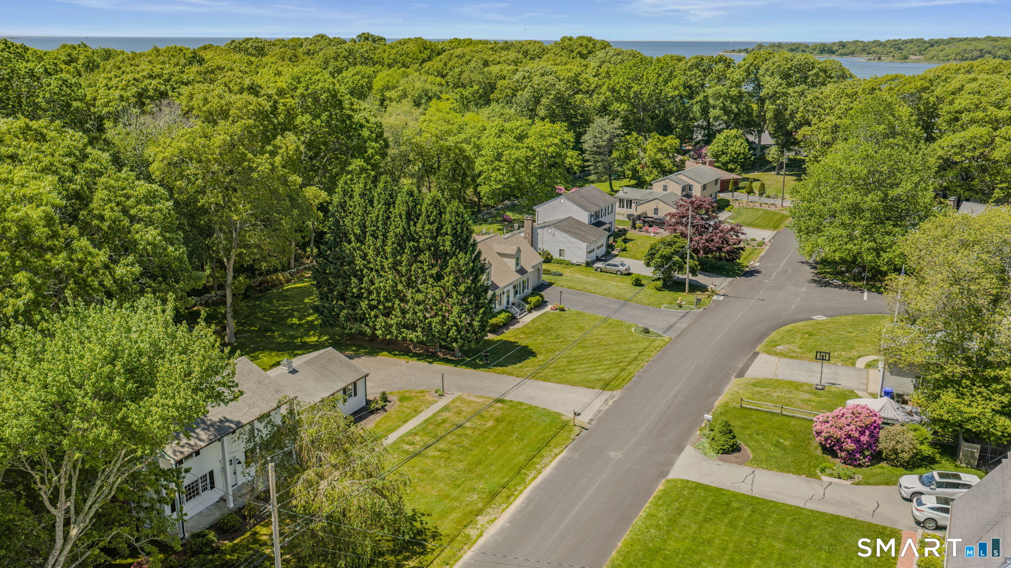 87 Colony Road Groton, CT 06340 - Photo 4 of 34